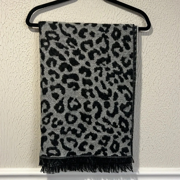 Lulla Extra wide Reversible long scarf or wrap - Picture 1 of 9